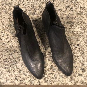 Donald J Pliner Boots